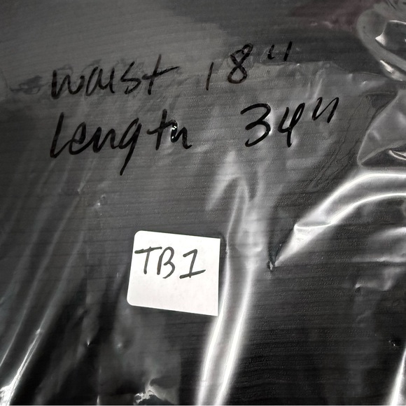 Ted Baker VELENAA RIB‎ ENGINEERED KNIT MIDI SKIRT BLACK Size 14 - Picture 7 of 8